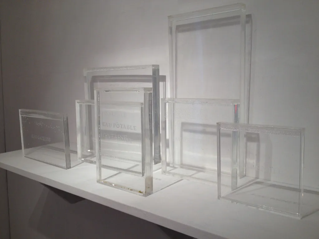<p>Rabat/ Sale | Conjunto escultórico, cajas de acrílico y muestras de agua recolectadas en las ciudades de Rabat y Salé en Marruecos. | Dimensiones de conjunto: 41 x 84 x 22 cm. | 2013</p>
