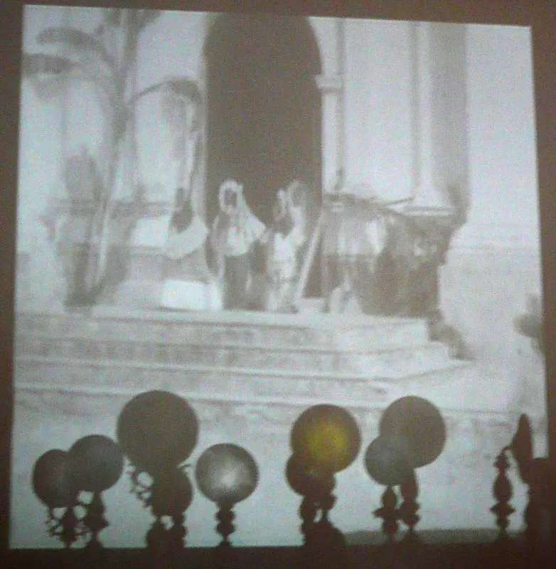 <p>Video proyectado sobre copas de cristal soplado | 2009-2012</p>
