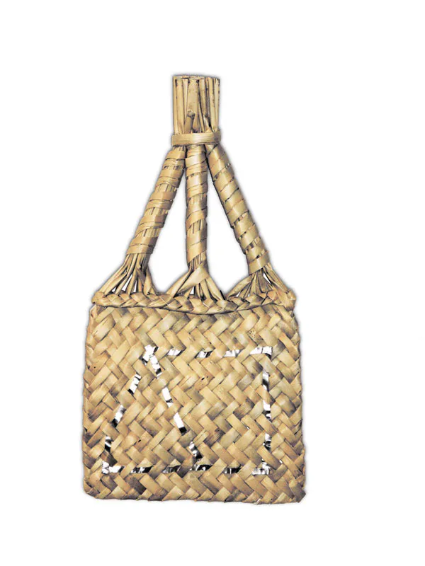 <p>Untitled | Aluminum and Palm Leaves | 14 x 9 x 2.5 inches ( 43 x 23 x 6.5 cms) | 2010</p>
