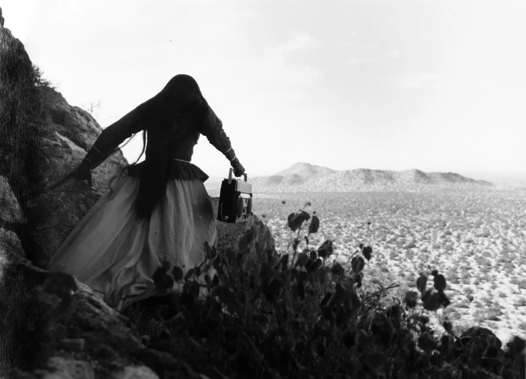 <p>Mujer ángel | Desierto de Sonora, México | 1979</p>
