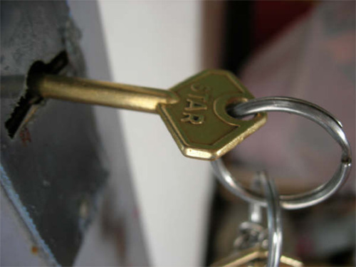 S/T, Montevideo, Uruguay- Bruselas eyeseverywhere//ojosportodoslados Sandra Petrovich, 2006